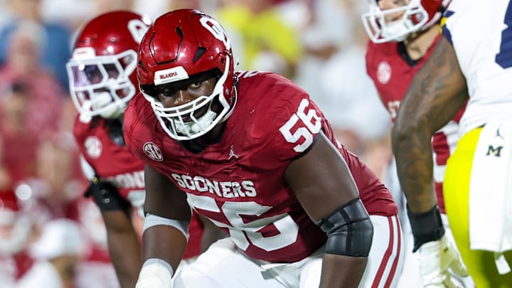 Oklahoma offensive lineman Michael Fasusi