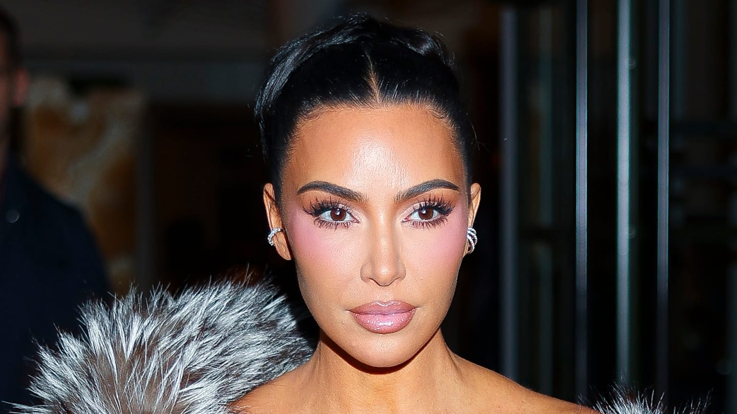 Kim Kardashian Is Après Ski Chic in Winter White ’Fit Suitable for the ...