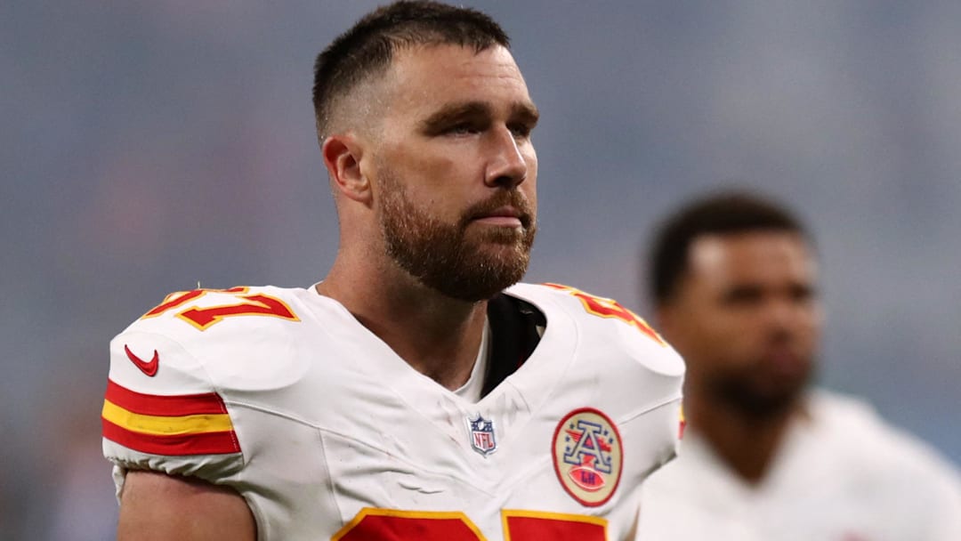 Kansas City Chiefs tight end Travis Kelce (87) looks dejected after an NFL game against the Los Angeles Chargers at Corinthians Arena.