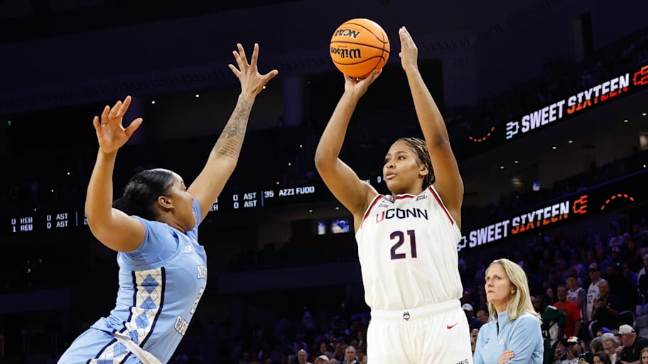 UConn Huskies forward Sarah Strong scores a basket against Notre Dame Fighting Irish guard Vanessa de Jesus.