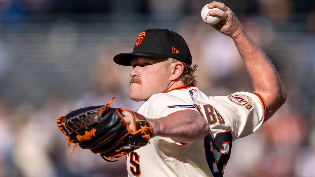 San Francisco Giants starting pitcher Logan Webb (62) throws a pitch at Oracle Park. Credit: John Hefti-Imagn Images San Francisco Giants starting pitcher Logan Webb (62) throws a pitch at Oracle Park. Credit: John Hefti-Imagn Images