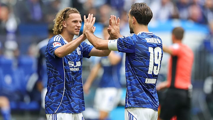 Mika Wallentowitz und Kenan Karaman bejubeln den Sieg gegen Elversberg