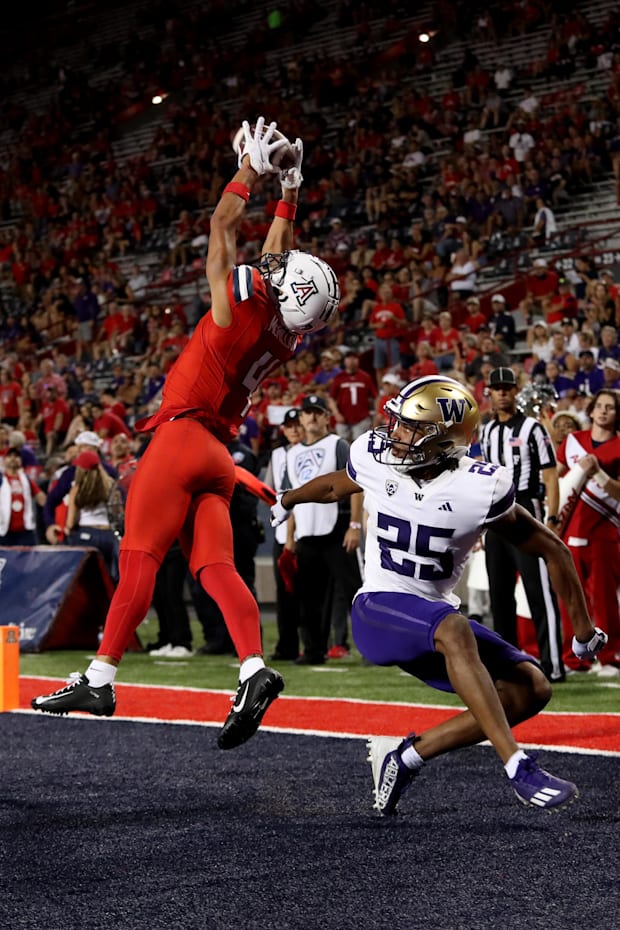 Arizona Wildcats wide receiver Tetairoa McMillan grabs a touchdown against Washington Huskies cornerback Elijah Jackson. 
