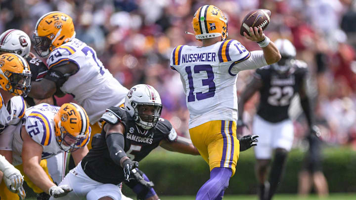 South Carolina football EDGE player Kyle Kennard pressuring LSU quarterback Garrett Nussmeier