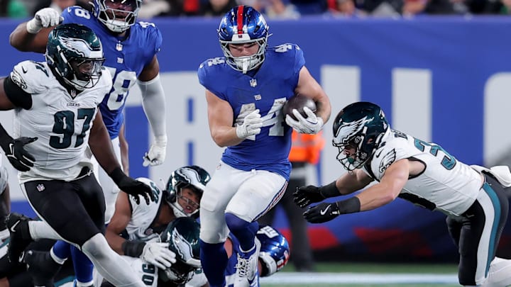 Cam Skattebo helped the Giants to a 34–17 upset over the Eagles.