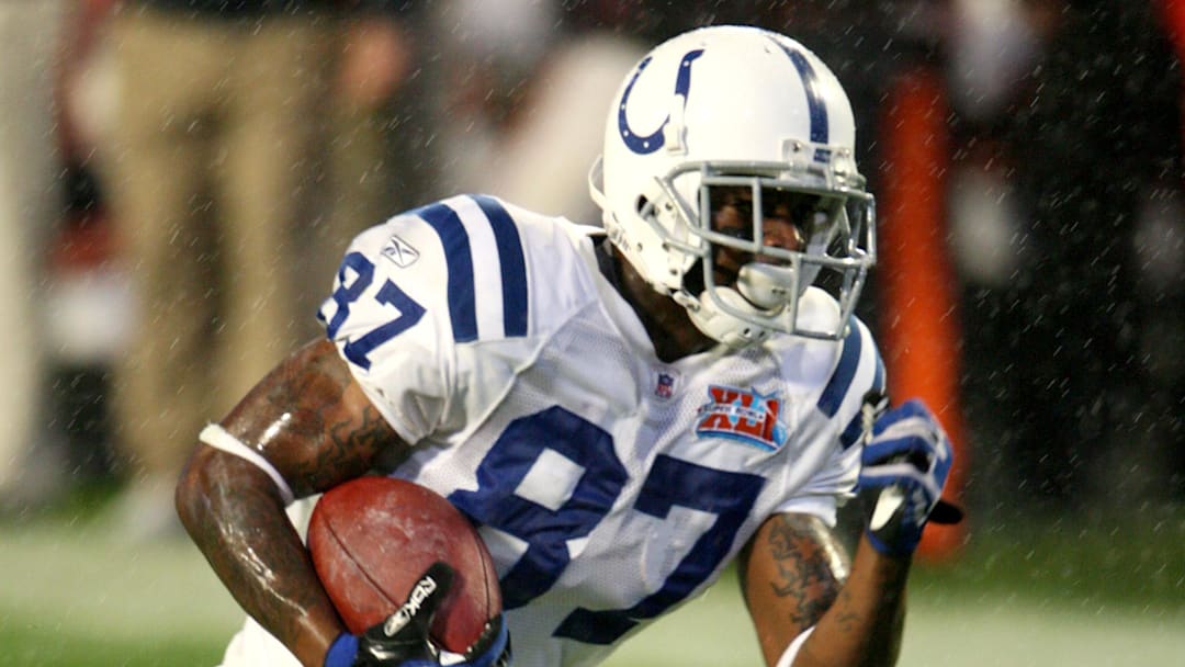 Feb 4, 2007; Miami, FL, USA; Indianapolis Colts wide receiver Reggie Wayne (87) runs in for a touchdown in the first quarter of Super Bowl XLI against the Chicago Bears at Dolphins Stadium.  Mandatory Credit: Matthew Emmons-Imagn Images Copyright © 2007 Matthew Emmons