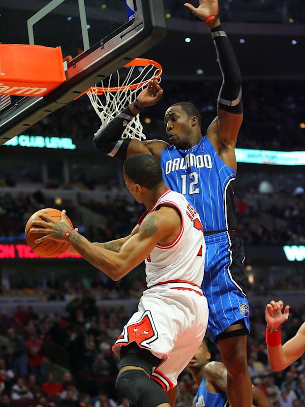 Lakers Champion Dwight Howard Sends Viral Message To Derrick Rose