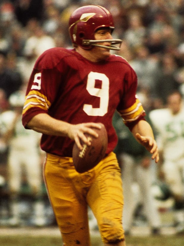 Washington Redskins quarterback Sonny Jurgensen (9).