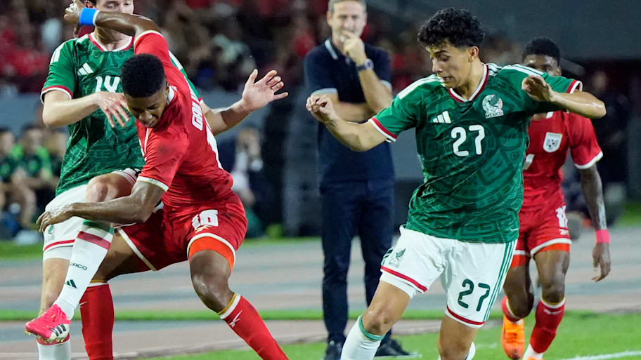 Richard Ledezma in action with El Tri.