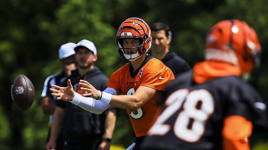 Jun 16, 2026; Cincinnati, OH, USA; Cincinnati Bengals quarterback Joe Burrow (9) snaps the ball during minicamp at Kettering Health Practice Fields. Mandatory Credit: Katie Stratman-Imagn Images Jun 16, 2026; Cincinnati, OH, USA; Cincinnati Bengals quarterback Joe Burrow (9) snaps the ball during minicamp at Kettering Health Practice Fields. Mandatory Credit: Katie Stratman-Imagn Images