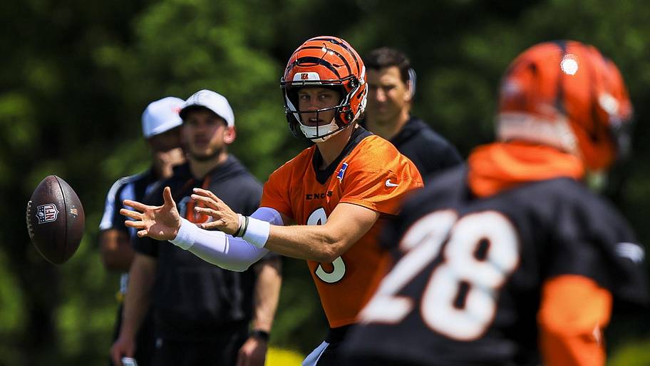 Joe Burrow receives a snap at minicamp.