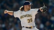 Corbin Burnes tuvo efectividad de 2.43 en la temporada de 2021 en la MLB