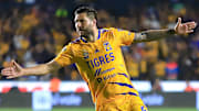 Gignac celebra un gol con Tigres.