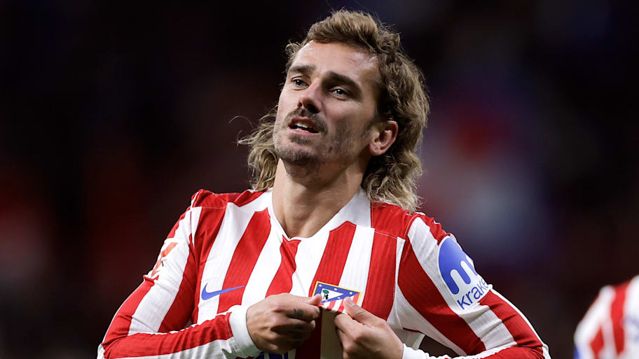 Antoine Griezmann kissing the badge.