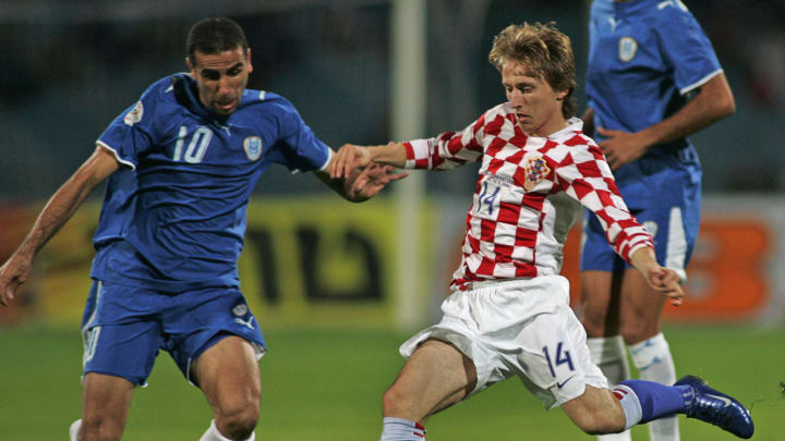 Luka Modric (R) of Croatia fights for th