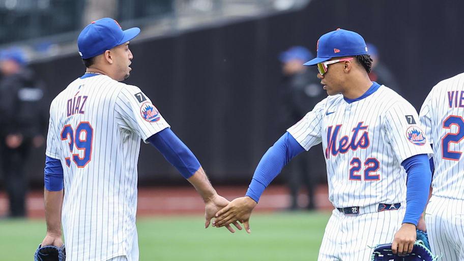 Soto, right, congratulates Mets closer Edwin Díaz after a successful save. | Wendell Cruz-Imagn Images
