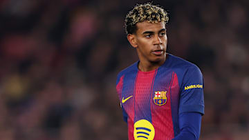 Lamine Yamal et le FC Barcelone affrontent Osasuna ce samedi en Liga Lamine Yamal et le FC Barcelone affrontent Osasuna ce samedi en Liga