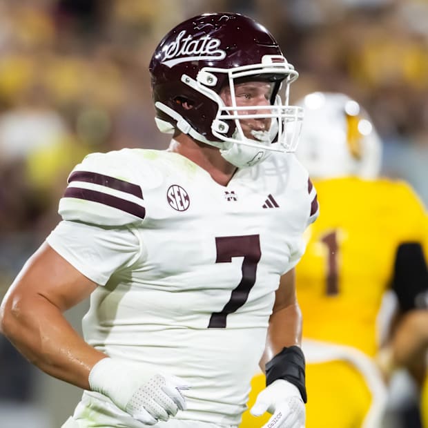 Mississippi State Bulldogs linebacker Stone Blanton (7) against the Arizona State Sun Devils at Mountain America Stadium.