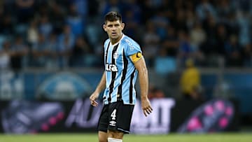 Zagueiro ficou na reserva diante do Corinthians