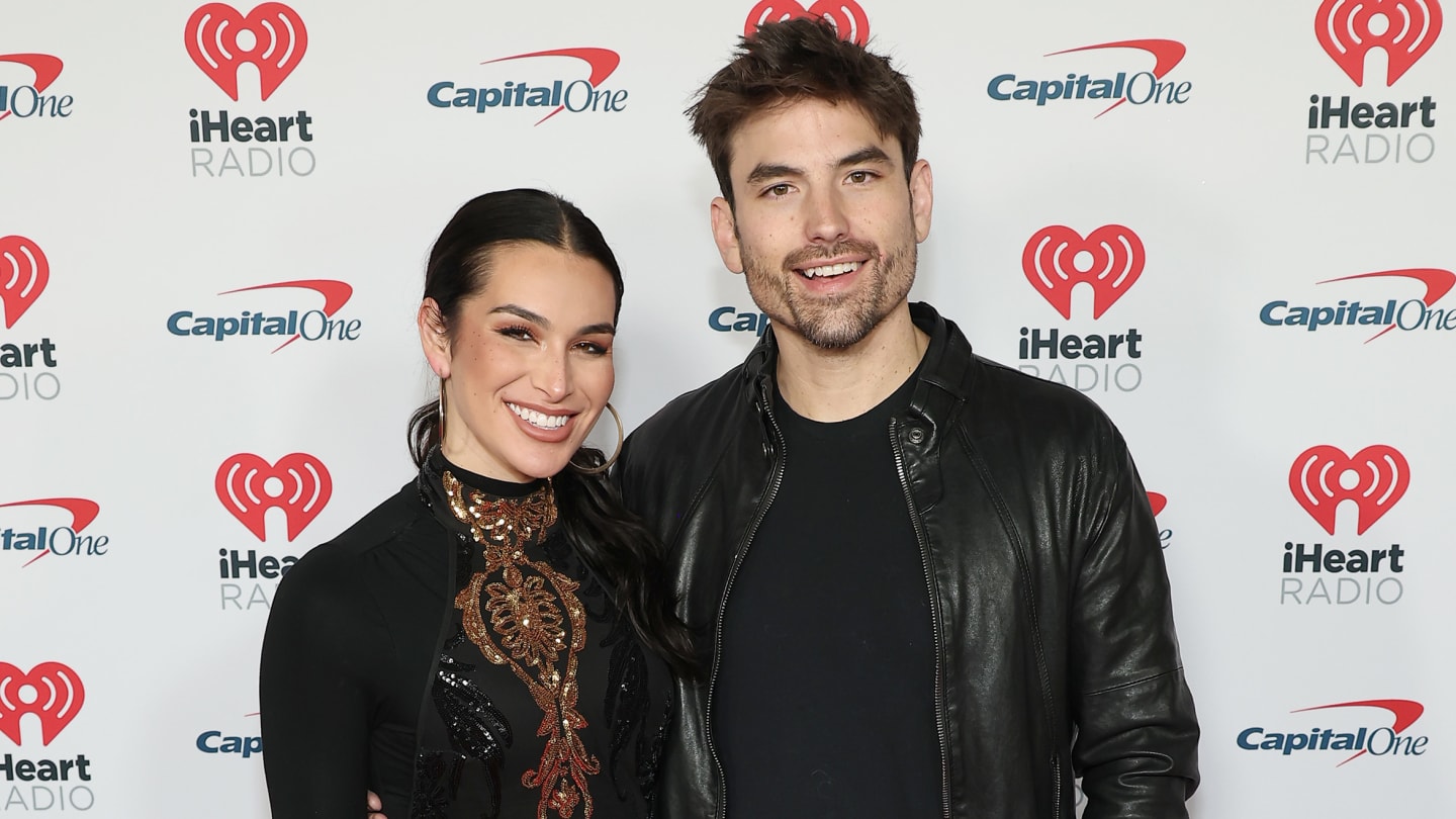 采访：Ashley Iaconetti 和 Jared Haibon 谈论他们的新 Dawn 合作伙伴《Baby No. 2》等！