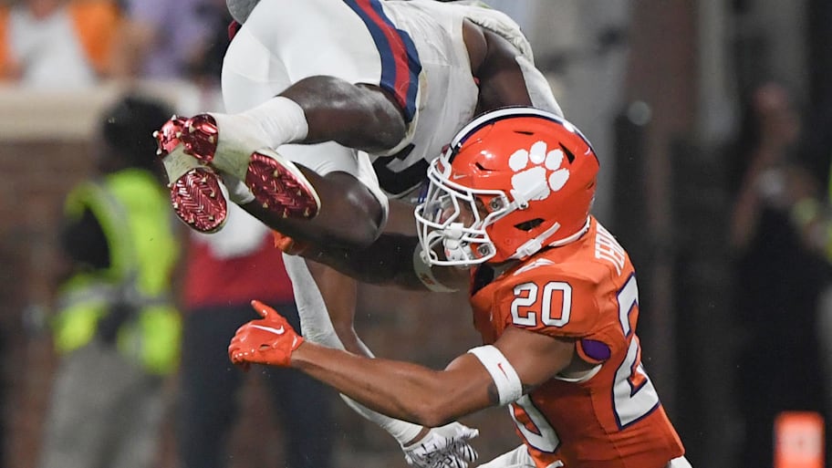 Atlanta Falcons cornerback Avieon Terrell