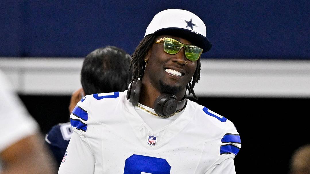 Dallas Cowboys linebacker DeMarvion Overshown looks on before a game against the Baltimore Ravens at AT&T Stadium. Dallas Cowboys linebacker DeMarvion Overshown looks on before a game against the Baltimore Ravens at AT&T Stadium.