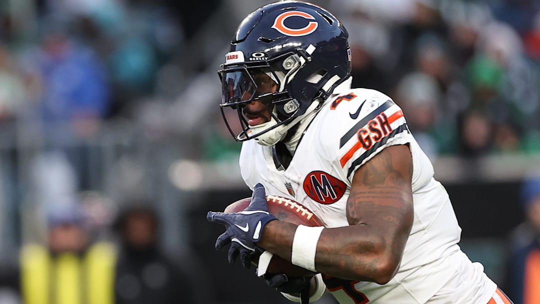 Nov 28, 2025; Philadelphia, Pennsylvania, USA; Chicago Bears running back D'Andre Swift (4) carries the ball against the Philadelphia Eagles during the second quarter of the game at Lincoln Financial Field. Nov 28, 2025; Philadelphia, Pennsylvania, USA; Chicago Bears running back D'Andre Swift (4) carries the ball against the Philadelphia Eagles during the second quarter of the game at Lincoln Financial Field.