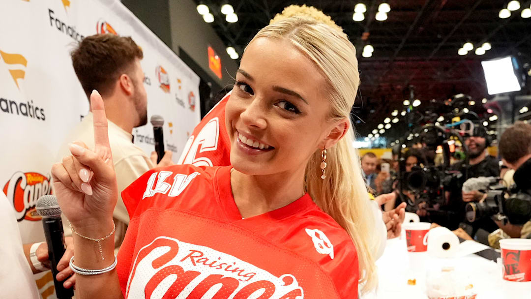 Livvy Dunne at Fanatics Fest NYC 2025