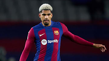 Ronald Araújo pode retornar antes ao Barcelona antes de clássico contra o Atlético de Madrid