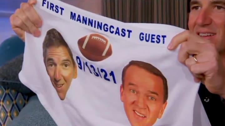 Eli Manning presents a present to Charles Barkley, who won't wear it. Eli Manning presents a present to Charles Barkley, who won't wear it.