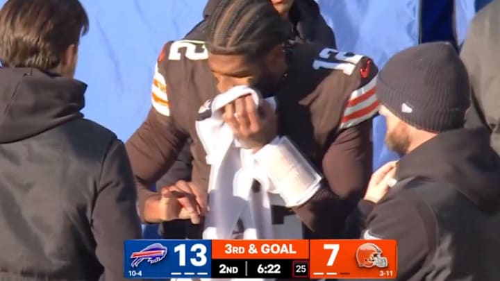 Shedeur Sanders had to leave the Browns-Bills game with a bloody hand injury. 