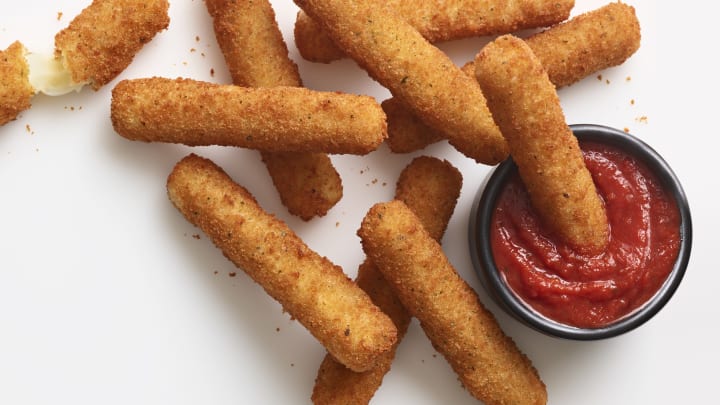 50 Cent Mozzarella Sticks with Sauce - credit: Applebee’s