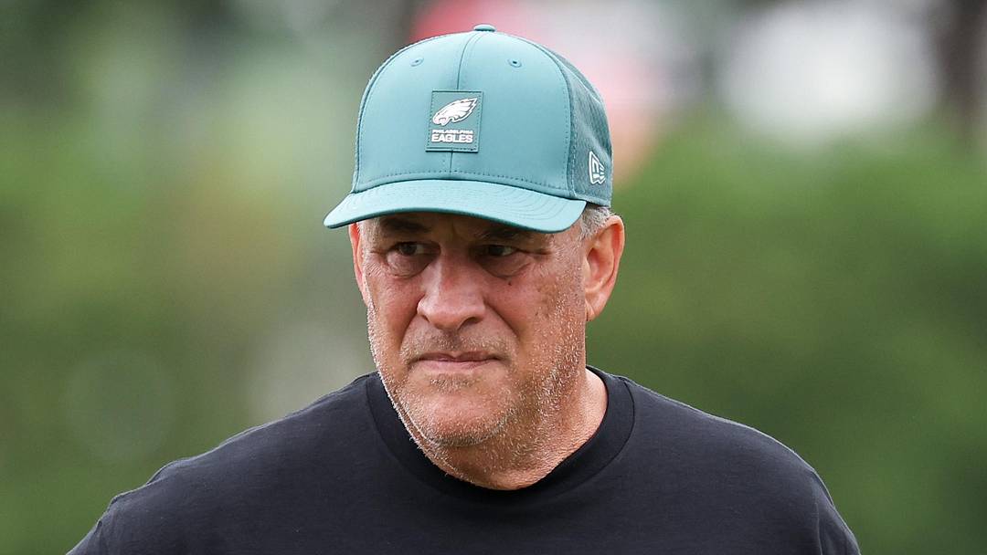 Philadelphia Eagles defensive coordinator Vic Fangio Philadelphia Eagles defensive coordinator Vic Fangio