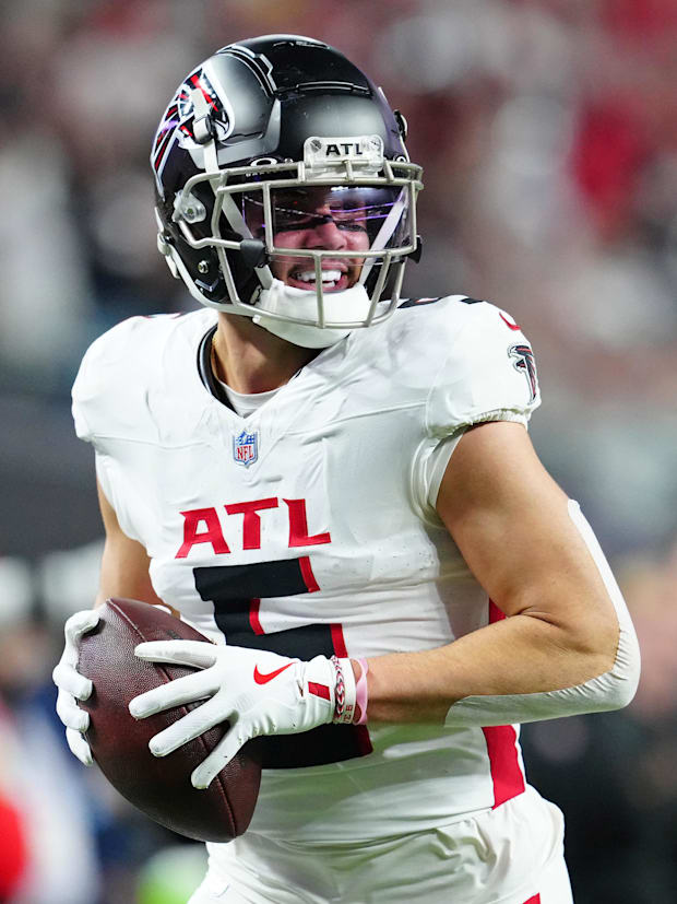 Dec 16, 2024; Paradise, Nevada, USA; Atlanta Falcons wide receiver Drake London (5) celebrates after scoring a touchdown 