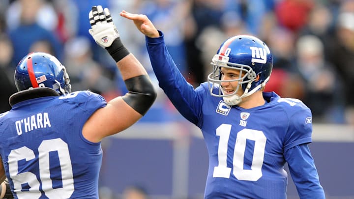 58074 Bergen, East Rutherford 11/22/2009 GIANTS STADIUM Giants Eli Manning gets a high five from Shaun O'Hara after a second half Madison Hedgecock touchdown during Sunday's defeat of the Atlanta Falcons 34-31 at Giants Stadium. TYSON TRISH/STAFF PHOTOGRAPHER