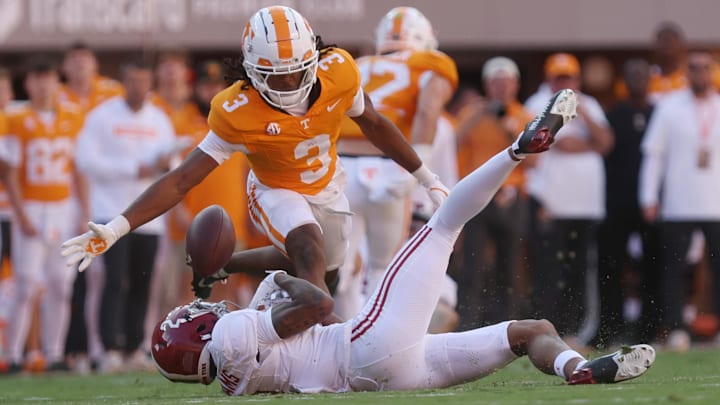 Oct 19, 2024; Knoxville, Tennessee, USA; Alabama Crimson Tide wide receiver Ryan Williams (2) is unable to make a catch while against Tennessee Volunteers defensive back Jermod McCoy (3) during the first quarter at Neyland Stadium. Mandatory Credit: Alan Poizner-Imagn Images Oct 19, 2024; Knoxville, Tennessee, USA; Alabama Crimson Tide wide receiver Ryan Williams (2) is unable to make a catch while against Tennessee Volunteers defensive back Jermod McCoy (3) during the first quarter at Neyland Stadium. Mandatory Credit: Alan Poizner-Imagn Images