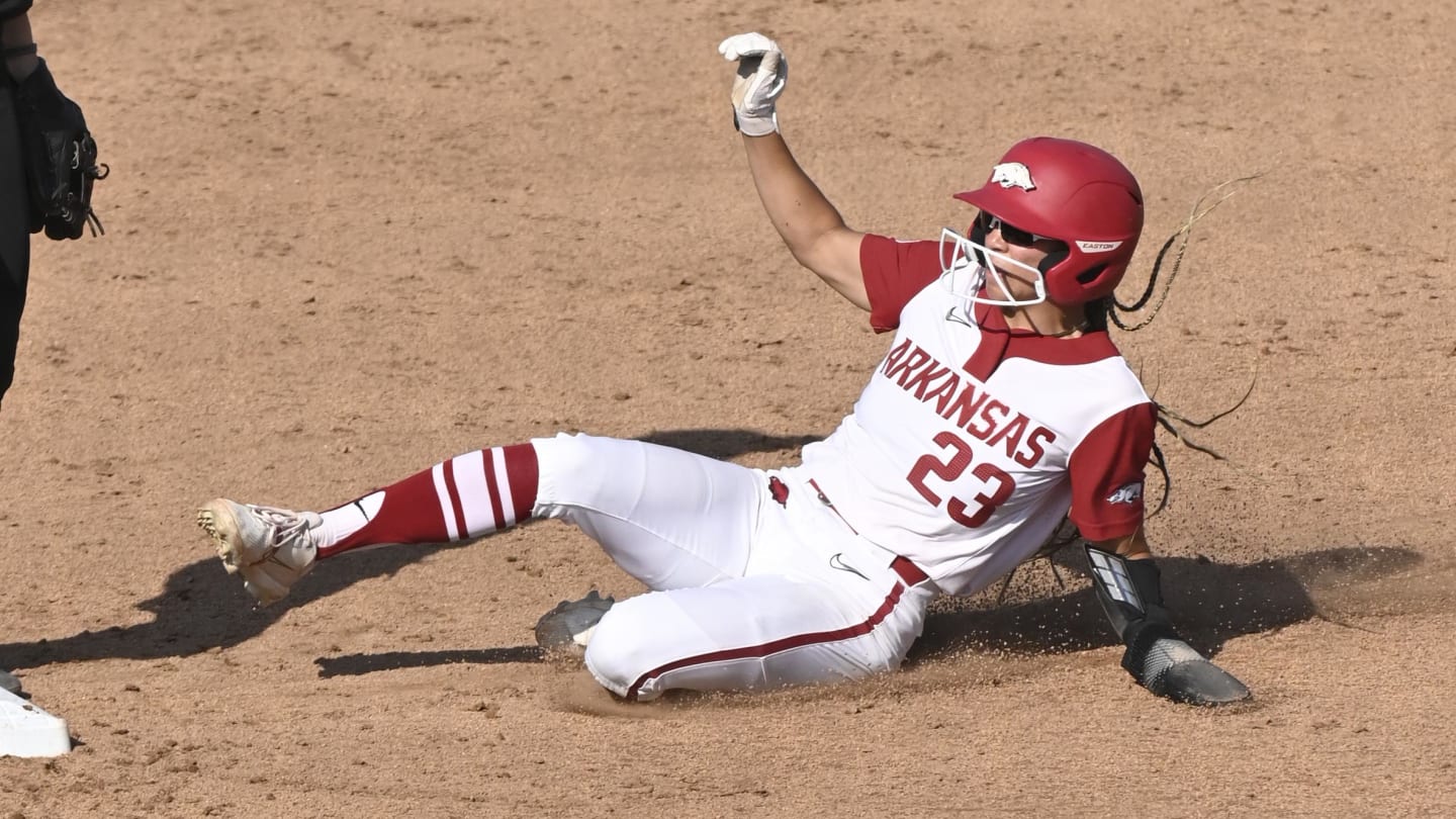 Arkansas Softball Dominates SEC Series with Run Rule Win over No. 15 Alabama Behind Leinstock’s Pitching Brilliance