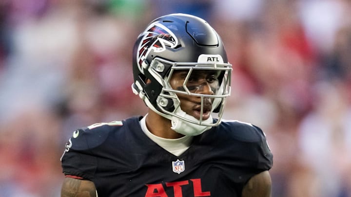 Dec 21, 2025; Glendale, Arizona, USA; Atlanta Falcons tight end Kyle Pitts Sr. (8) against the Arizona Cardinals at State Farm Stadium. Mandatory Credit: Mark J. Rebilas-Imagn Images