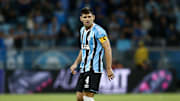 Zagueiro virou titular de Mano Menezes