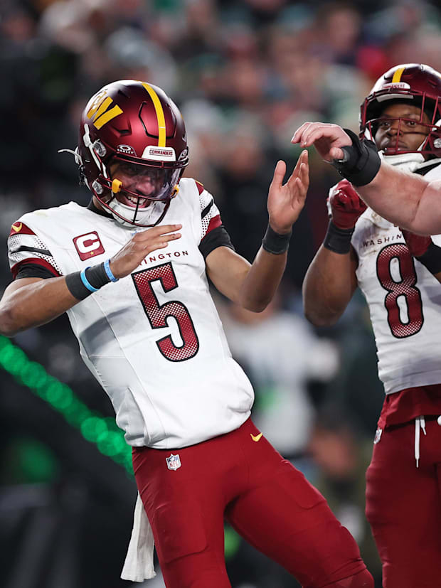 Washington Commanders quarterback Jayden Daniels (5)