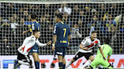Quintero ya le convirtió a Boca en Madrid y sale a festejarlo.
