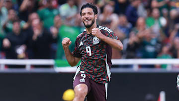 Raúl Jiménez sorprendió desde el tiro libre para adelantar a México frente a los Estados Unidos