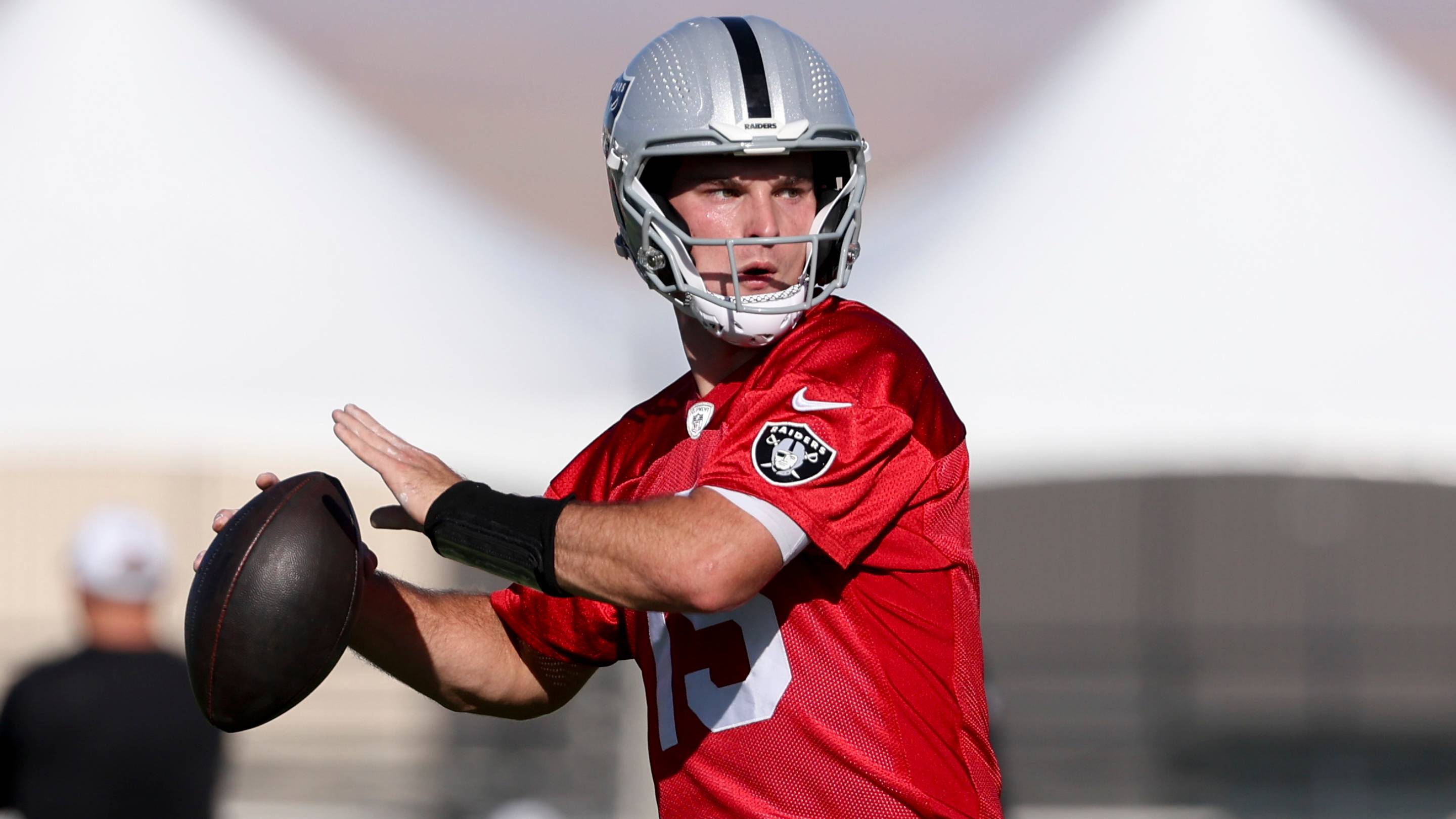 Kirk Cousins' fight invites unnecessary pressure on Raiders with Fernando Mendoza