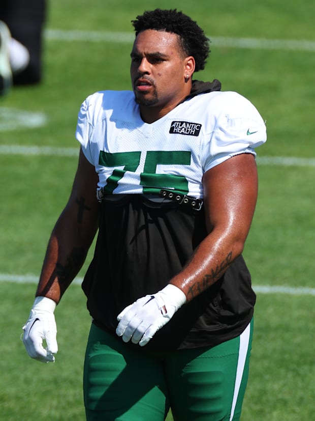 New York Jets guard Alijah Vera-Tucker (75).
