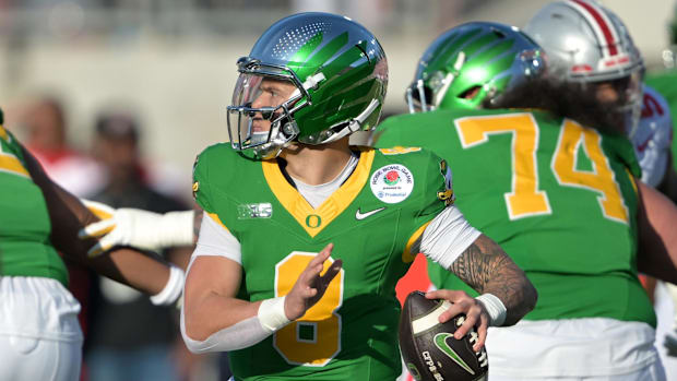 Oregon Ducks quarterback Dillon Gabriel