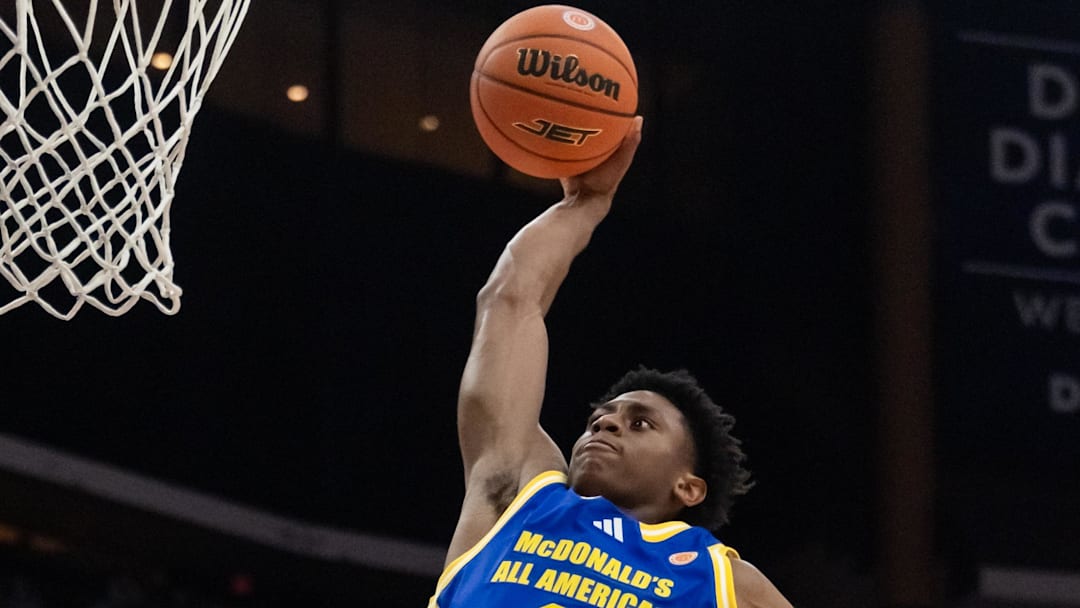 Shooting guard Brandon McCoy Jr (0) dunks the ball during the McDonalds All American Boys Game at Desert Diamond Arena. 