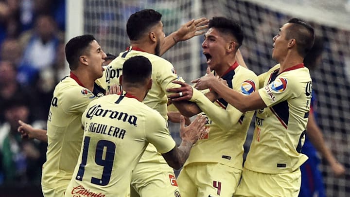 Jugadores del América celebran un gol. Jugadores del América celebran un gol.