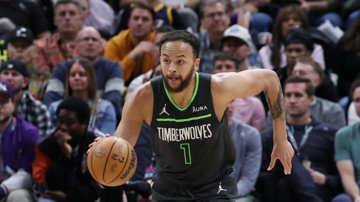 Minnesota Timberwolves forward Kyle Anderson brings the ball up the court against the Utah Jazz.