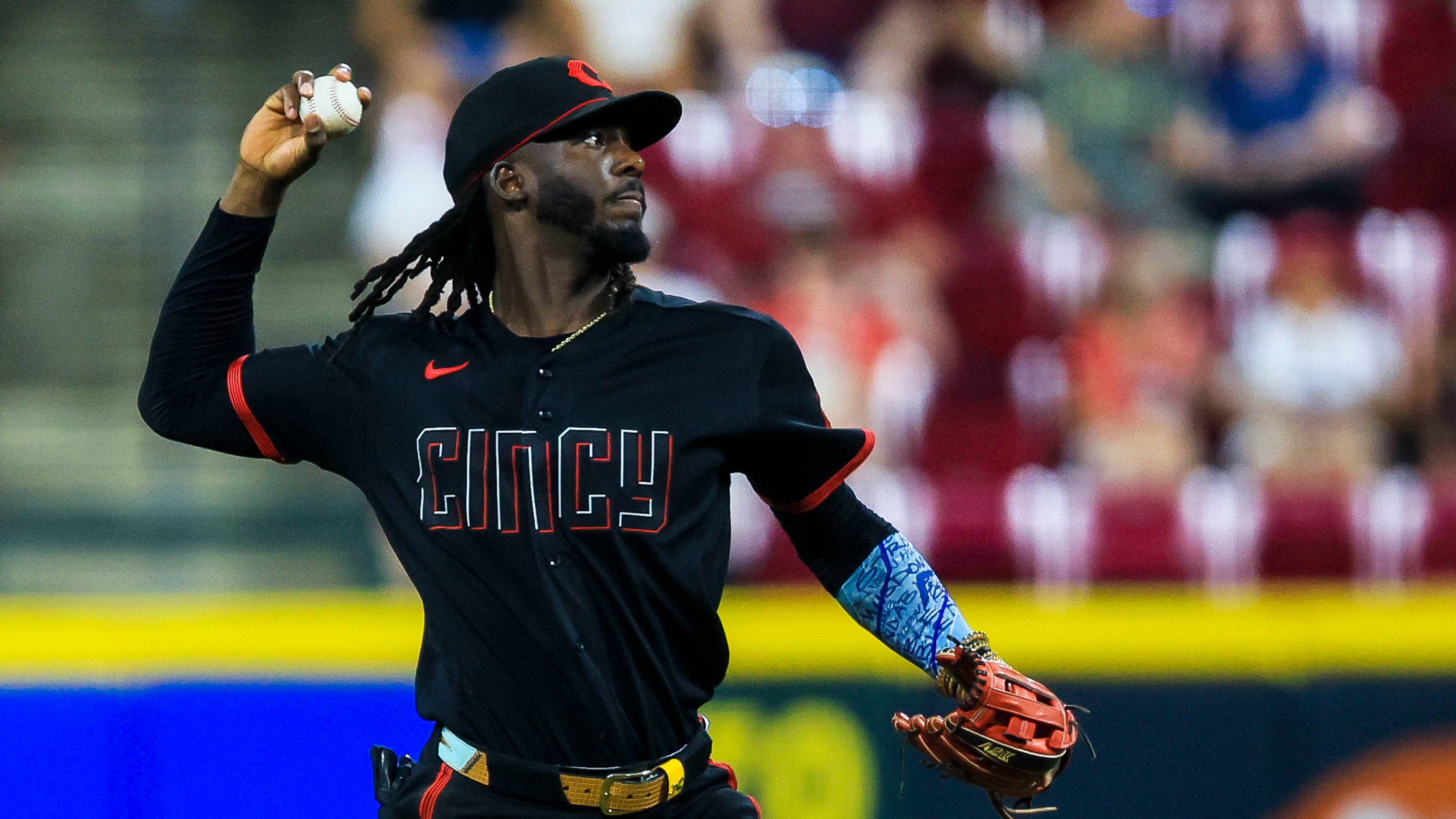 Long Delay Couldn't Slow Down Reds' Offense in 5-3 Win Over Brewers