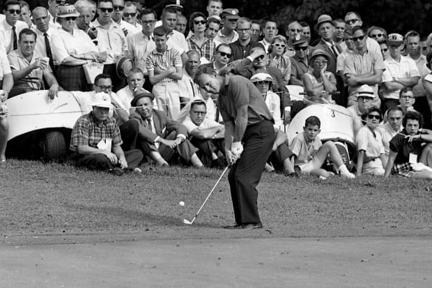 Arnold Palmer chips during an exhibition in 1964